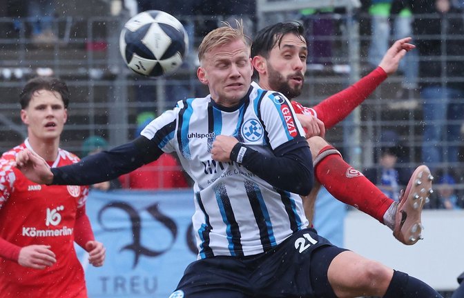 Kickers-Mittelfeldstratege Per Lockl ist nach abgebrummter Sperre gegen die TSG Balingen wieder spielberechtigt.<span class='image-autor'>Foto: Baumann/Hansi Britsch</span>