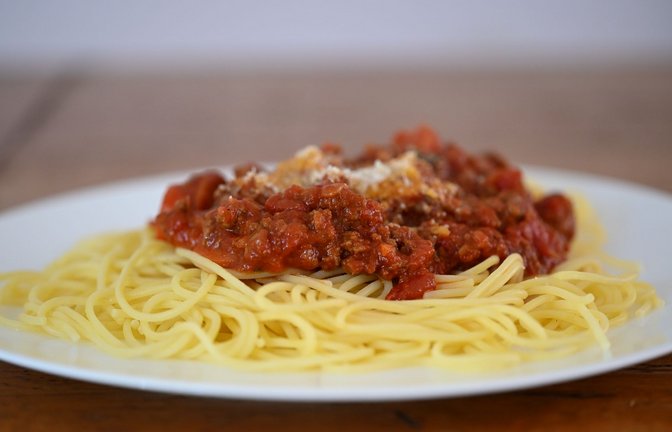 Nur an einem Tag in der Woche gibt es ein Fleisch- oder Fischangebot in der Schule. (Symbolbild)<span class='image-autor'>Foto: Wolf von Dewitz/dpa</span>