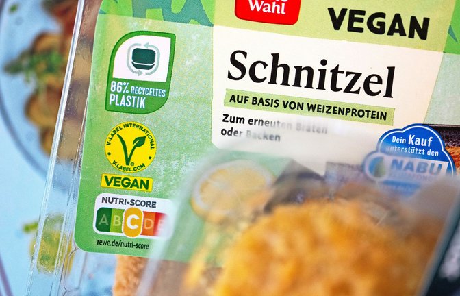 Künftig dürfen vegetarische Fleischersatzprodukte nicht mehr als Schnitzel oder Wurst bezeichnet werden. (Symbolbild)<span class='image-autor'>Foto: Marijan Murat/dpa</span>