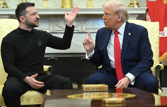 Eine Szene für die Geschichtsbücher: Donald Trump und Wolodymyr Selenskyj streiten sich vor laufenden Kameras über die Ukraine-Hilfe der USA.<span class='image-autor'>Foto: AFP/SAUL LOEB</span>