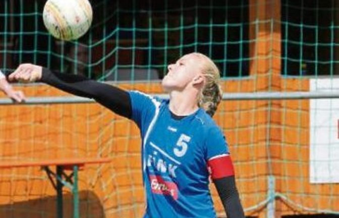 Zum Rundenabschluss spielen Natalie Lochmahr und die TVV-Faustballerinnen noch einmal unterm Kaltenstein. Foto: Nachreiner