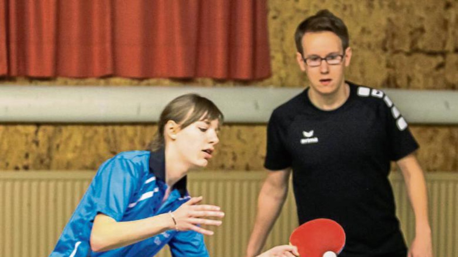 Daniela Schlag (links) und David Jäckel vom TSV Aurich mussten sich beim Mitternachts-Mixedturnier in Großglattbach mit dem dritten Platz begnügen. Foto: Simecek Daniela Schlag (links) und David Jäckel vom TSV Aurich mussten sich beim Mitternachts-Mixedturnier in Großglattbach mit dem dritten Platz begnügen. Foto: Simecek
