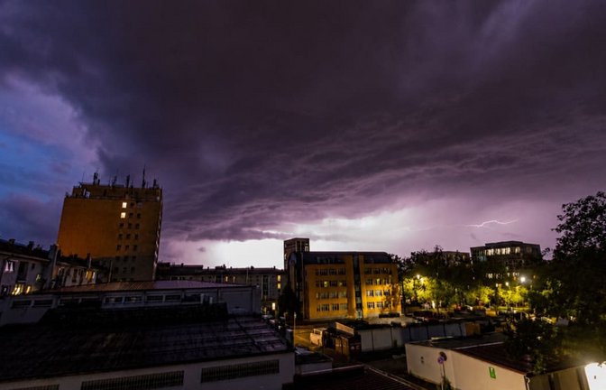 Reutlingens Lage am Fuße der Alb begünstigt die Bildung von sogenannten Superzellen, wie hier fotografiert. In ihnen können Wassertropfen zu großen Hagelkörnern heranwachsen.<span class='image-autor'>Dimitri Drofitsch</span>