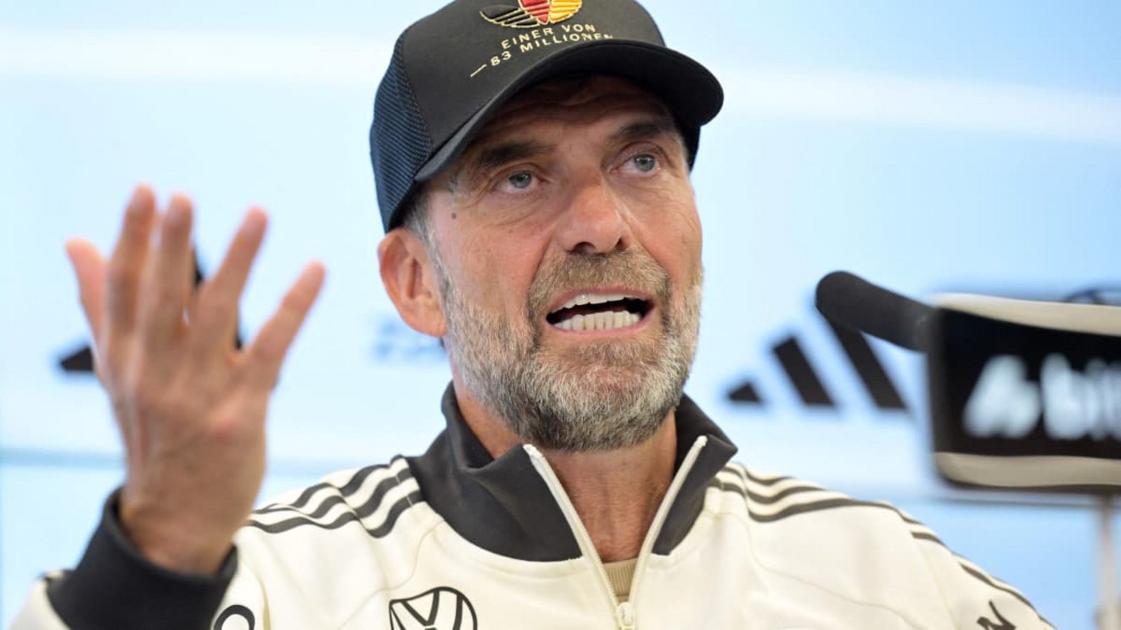Der Bundestrainer Jürgen Klopp erklärt seine Entscheidungen über den Kader.HANNES P. ALBERT/afp Der Bundestrainer Jürgen Klopp erklärt seine Entscheidungen über den Kader.HANNES P. ALBERT/afp