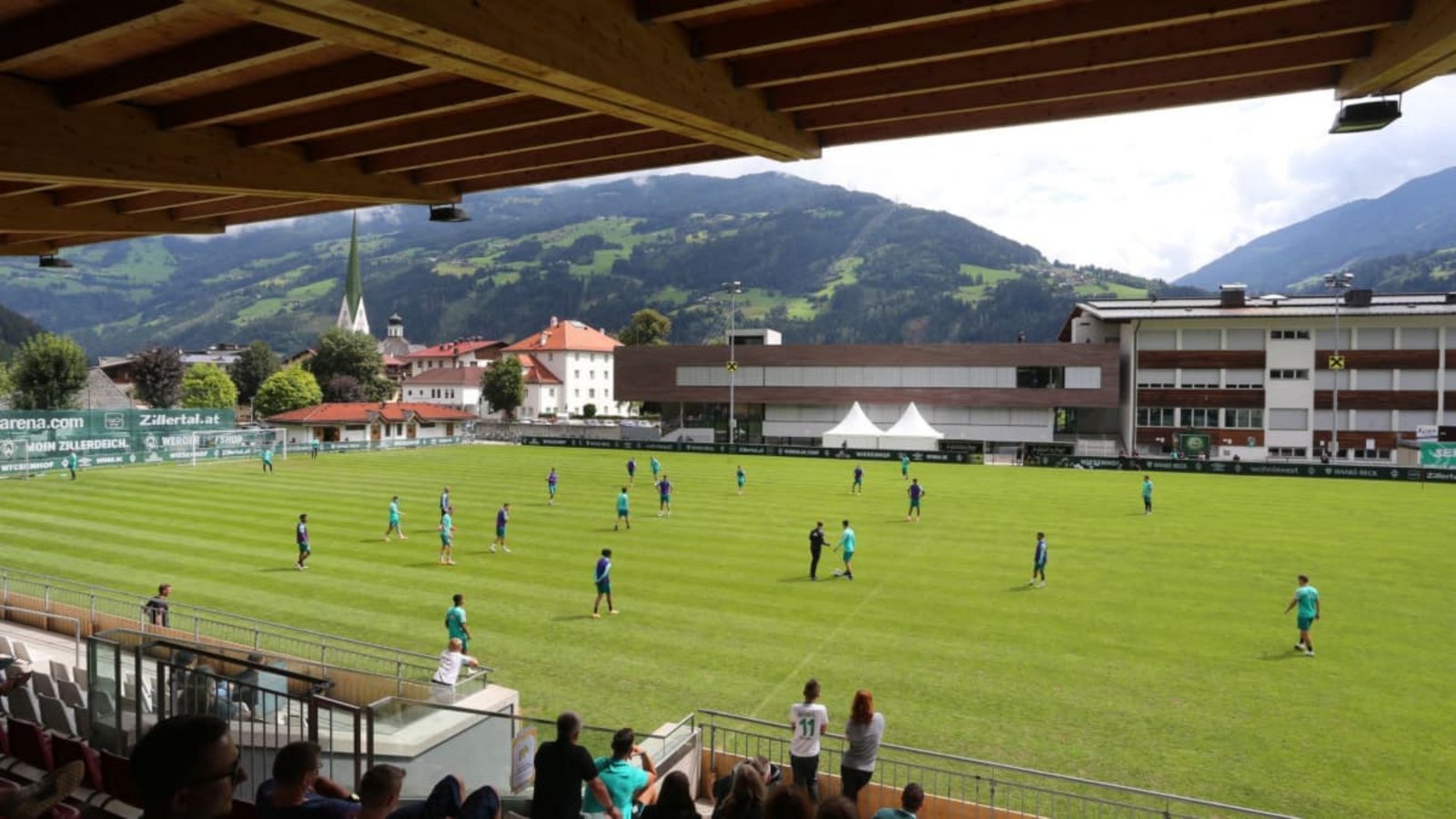 Die Bremer bereiten sich erneut in einem Trainingslager in Österreich auf die kommende Saison vor.Karl-Josef Hildenbrand/dpa Die Bremer bereiten sich erneut in einem Trainingslager in Österreich auf die kommende Saison vor.Karl-Josef Hildenbrand/dpa