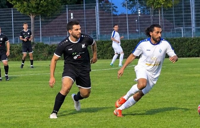 In der zweiten Runde setzte sich der TSV Dagersheim (in Schwarz) standesgemäß gegen die SV Böblingen II (in Weiß) durch: Als nächstes kommt es zum Duell mit der eigenen zweiten Mannschaft.<span class='image-autor'>Maximilian Schöbel</span>