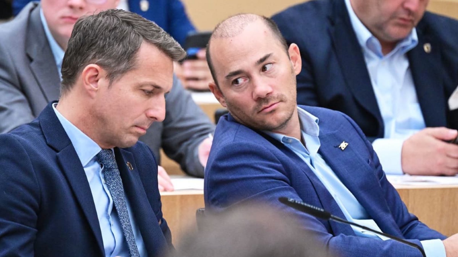 Miguel Klauß (rechts neben dem AfD-Fraktionschef Martin Rothweiler) hat es mittlerweile bis zum Parlamentarischen Geschäftsführer seiner Fraktion gebracht.Bernd Weißbrod/dpa Miguel Klauß (rechts neben dem AfD-Fraktionschef Martin Rothweiler) hat es mittlerweile bis zum Parlamentarischen Geschäftsführer seiner Fraktion gebracht.Bernd Weißbrod/dpa