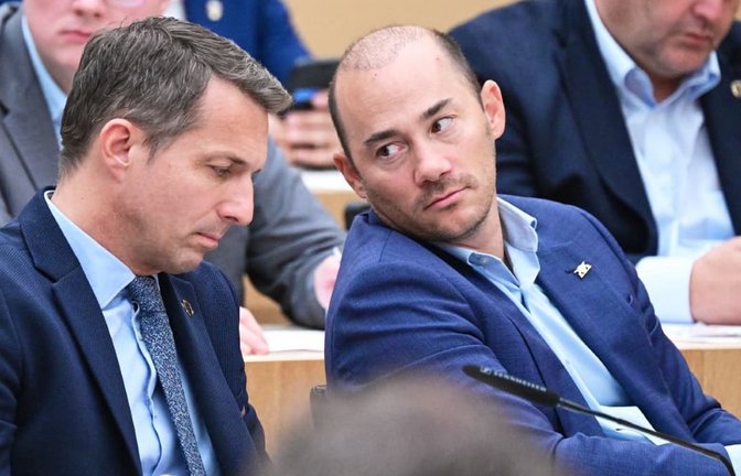 Miguel Klauß (rechts neben dem AfD-Fraktionschef Martin Rothweiler) hat es mittlerweile bis zum Parlamentarischen Geschäftsführer seiner Fraktion gebracht.<span class='image-autor'>Bernd Weißbrod/dpa</span>