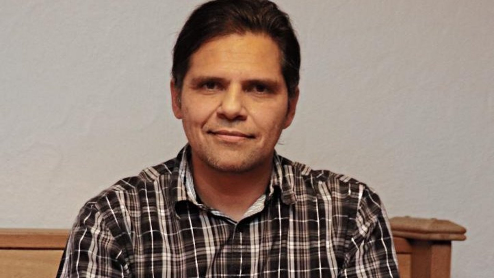Mario De Paz hat sich mit den hiesigen Weihnachtstraditionen angefreundet, macht sich aber lieber seine eigenen Gedanken, wie man Liebe und Frieden in die Welt bringen kann. Foto: Gergen Mario De Paz hat sich mit den hiesigen Weihnachtstraditionen angefreundet, macht sich aber lieber seine eigenen Gedanken, wie man Liebe und Frieden in die Welt bringen kann. Foto: Gergen