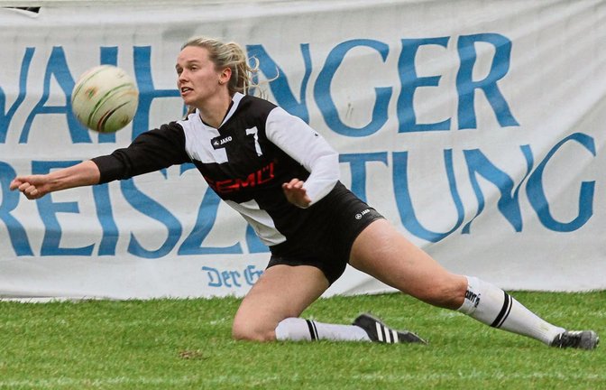 Sofia Scheidt ist nicht anzumerken, dass sie ihr Debüt in der deutschen Nationalmannschaft gibt. Sie lässt kaum einen Ball passieren. Foto: Nachreiner