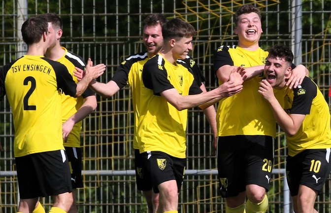 Vorfreude auf die neue Saison herrscht nicht nur bei den Spielern des TSV Ensingen (gelbe Trikots), sondern auch bei den Trainern. <span class='image-autor'>Foto: Küppers</span>