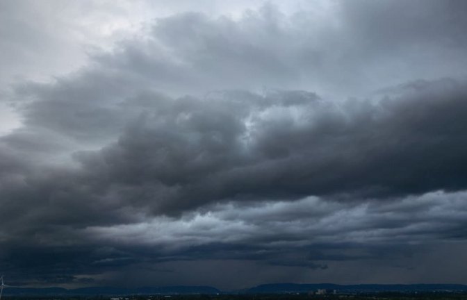 Wetter in Bayern heute: Bis zu 36 Grad, starke Hitze und örtliche Gewitter mit Sturmböen und Hagel. Die Aussichten bis zum Wochenende.<span class='image-autor'>Boris Roessler/dpa</span>