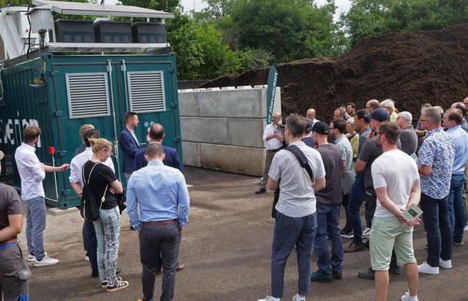 In Mühlacker wird die Reverion-Brennstoffzelle in Betrieb genommen. Fotos von der eigentlichen Technik sind verboten.  <span class='image-autor'>Foto: Friedrich</span>