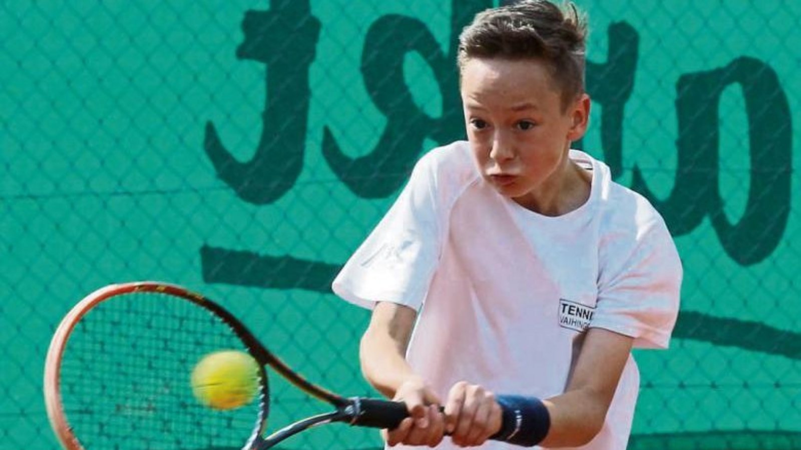 Vor allem mit seiner Rückhand hadert Jakob Schwenck (TV Vaihingen) im Erstrundenduell der U-11-Konkurrenz mit Max Stenzer. Foto: Nachreiner Vor allem mit seiner Rückhand hadert Jakob Schwenck (TV Vaihingen) im Erstrundenduell der U-11-Konkurrenz mit Max Stenzer. Foto: Nachreiner