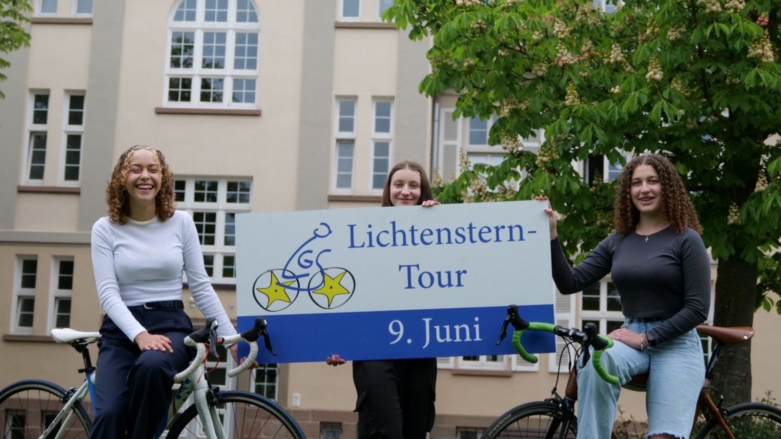 Freuen sich auf viele Teilnehmende: Serafina, Saskia und Helen vom Lichtenstern-Tour-Team der Klassen zehn am Sachsenheimer Gymnasium. Foto: p Freuen sich auf viele Teilnehmende: Serafina, Saskia und Helen vom Lichtenstern-Tour-Team der Klassen zehn am Sachsenheimer Gymnasium. Foto: p