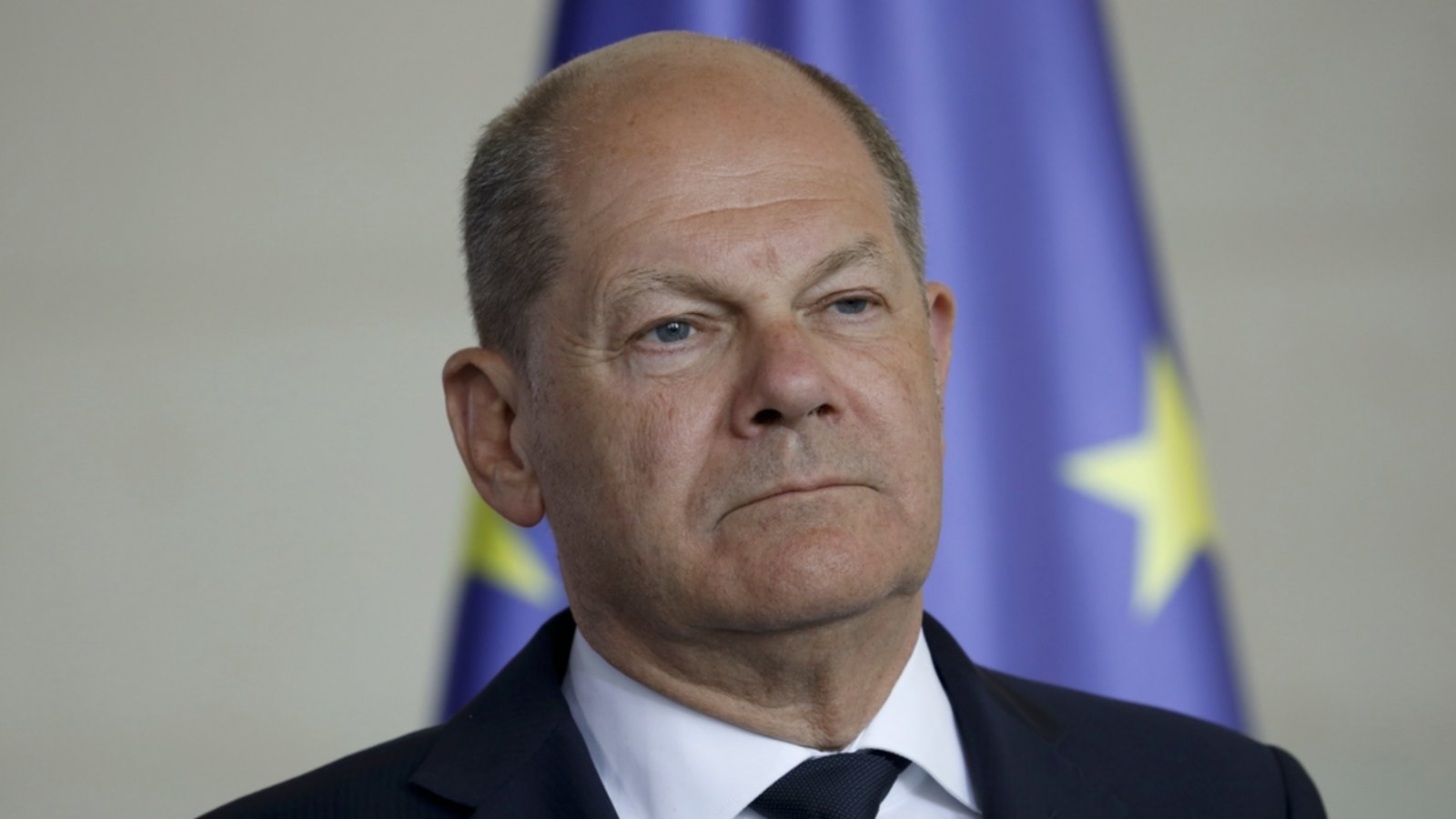 Olaf Scholz stellt sich den Fragen der jungen Reporter und Reporterinnen.Foto: Juergen Nowak/ Shutterstock