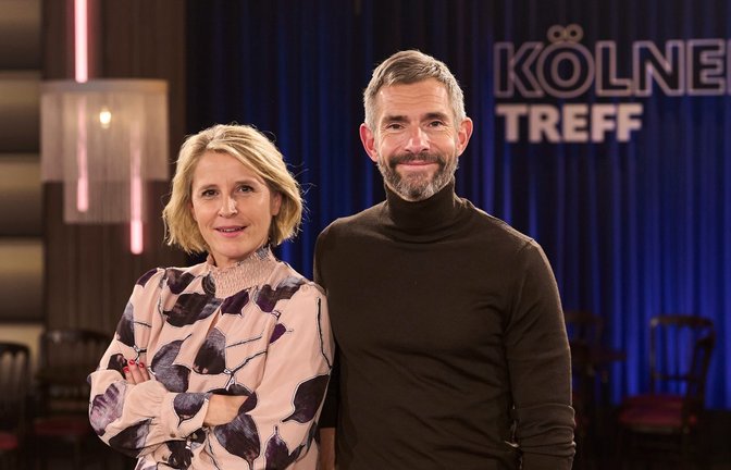WDR Fernsehen KÖLNER TREFF, am Freitag (13.12.24) um 22:00 Uhr. Die Moderatoren Susan Link (l) und Micky Beisenherz.<span class='image-autor'>Foto: WDR/Melanie Grande</span>