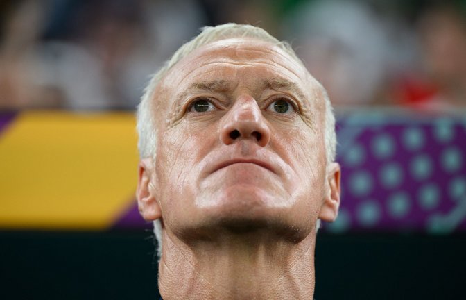 Frankreichs Nationaltrainer Didier Deschamps hadert mit dem Spiel gegen Tunesien.<span class='image-autor'>Foto: Robert Michael/dpa</span>