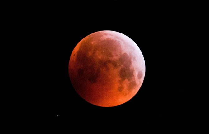 So majestätisch schön ist ein Blutmond anzusehen – aber am 3. März 2026 leider nicht bei uns.<span class='image-autor'>Foto: mago/Patrick Scheiber</span>