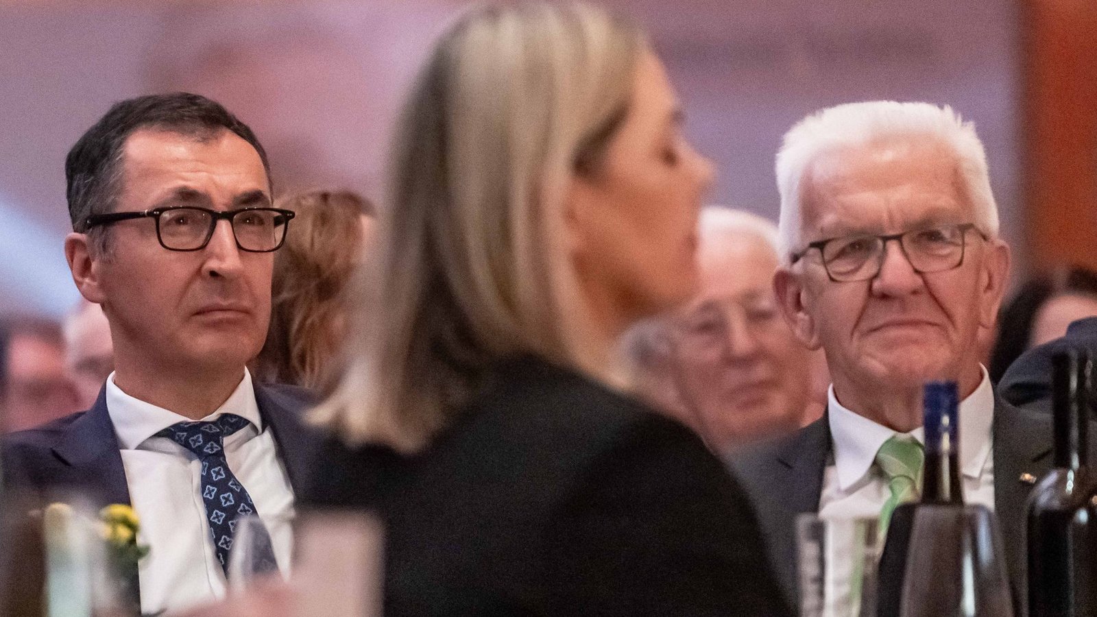 Cem Özdemir (l.) und Winfried Kretschmann bei der Verleihung des Demokratie-Preises „Württemberger Köpfe“Foto: Christiana Kunz Cem Özdemir (l.) und Winfried Kretschmann bei der Verleihung des Demokratie-Preises „Württemberger Köpfe“Foto: Christiana Kunz