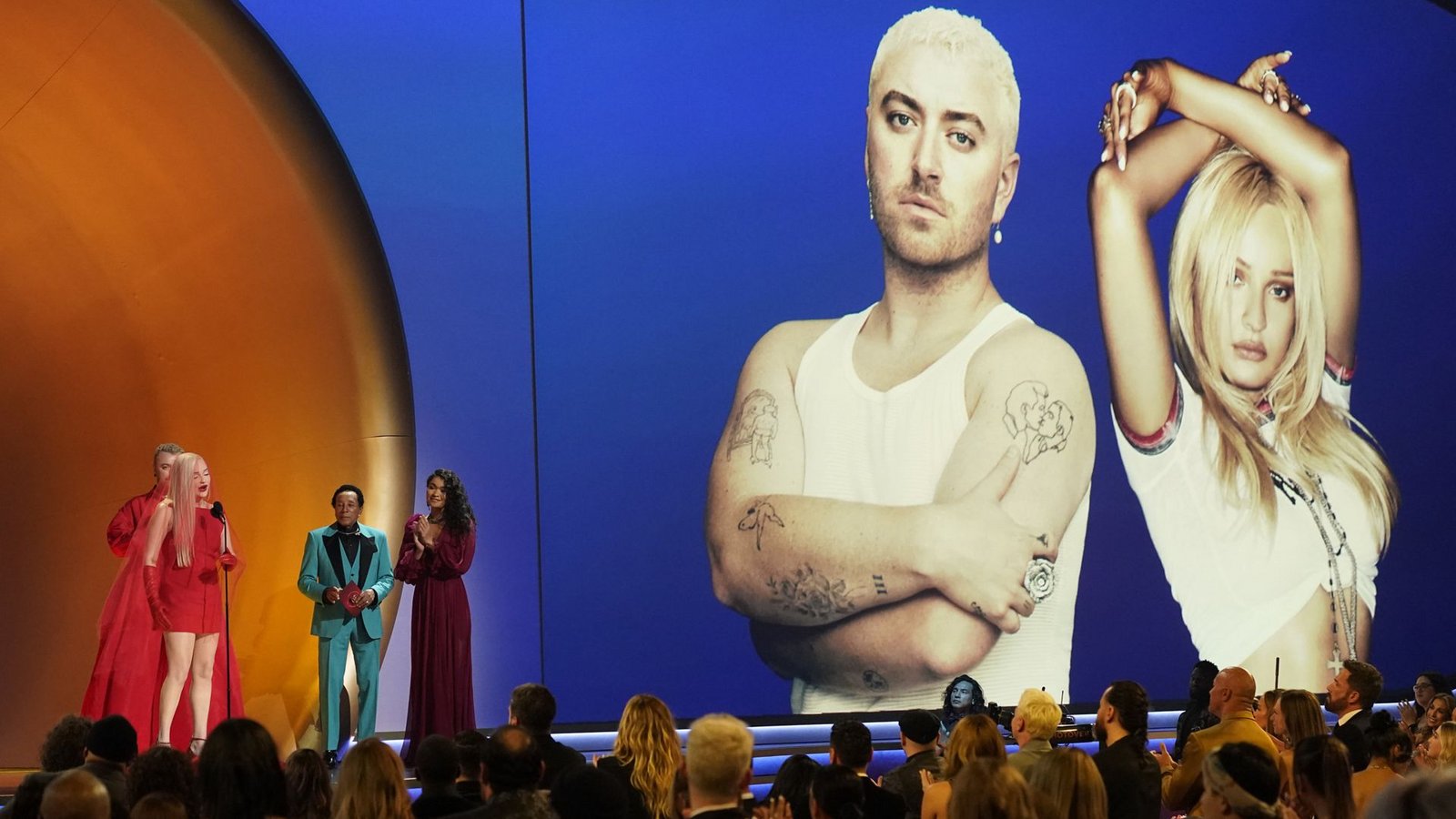 Kim Petras (rechts) bei der Grammyverleihung für das beste Popduo mit „Unholy“.Foto: dpa/Chris Pizzello Kim Petras (rechts) bei der Grammyverleihung für das beste Popduo mit „Unholy“.Foto: dpa/Chris Pizzello