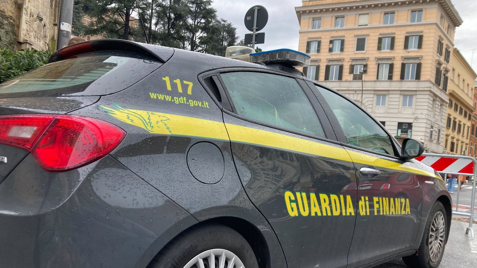Betroffen sind laut Finanzpolizei unter anderem illegale Zugänge zu kostenpflichtigen Angeboten von mehreren bekannten Streaminganbietern. (Symbolbild)Foto: Sabine Dobel/dpa Betroffen sind laut Finanzpolizei unter anderem illegale Zugänge zu kostenpflichtigen Angeboten von mehreren bekannten Streaminganbietern. (Symbolbild)Foto: Sabine Dobel/dpa
