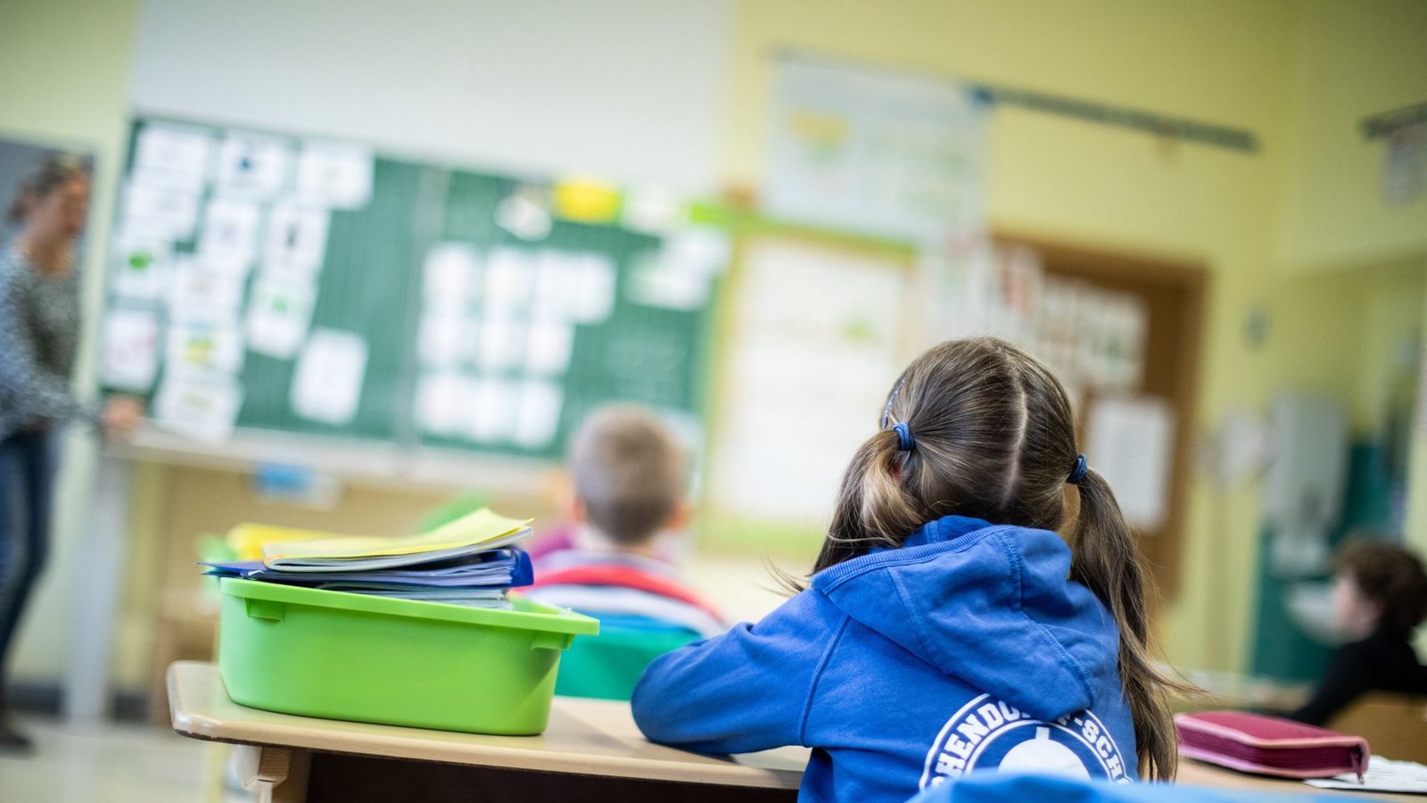 Langweilig? Schule besteht nicht nur aus Tuschen und Turnen.Foto: dpa/Marcel Kusch Langweilig? Schule besteht nicht nur aus Tuschen und Turnen.Foto: dpa/Marcel Kusch