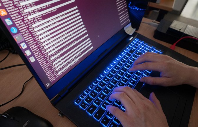 Die Cyberangriffe auf Polizei und andere Einrichtungen in Deutschland setzen sich fort.<span class='image-autor'>Foto: dpa/Julian Stratenschulte</span>
