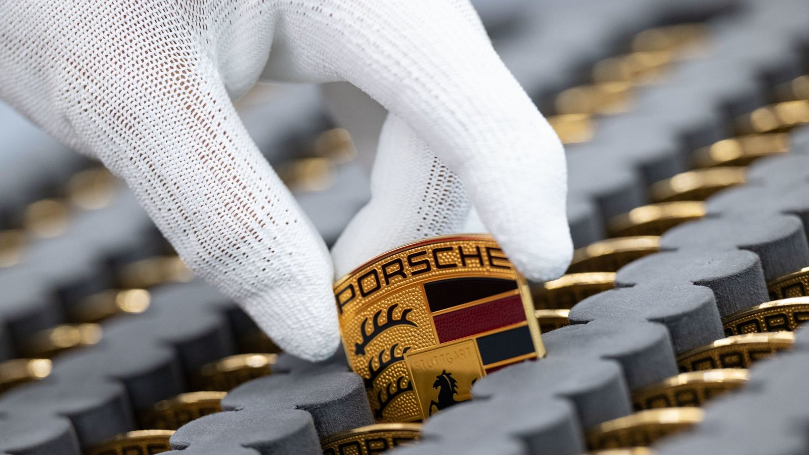 Gelungener  Börsengang und eine deutliche Gewinnsteigerung:   Porsche beteiligt die Mitarbeiter am Erfolg im Geschäftsjahr 2022.Foto: dpa/Marijan Murat
