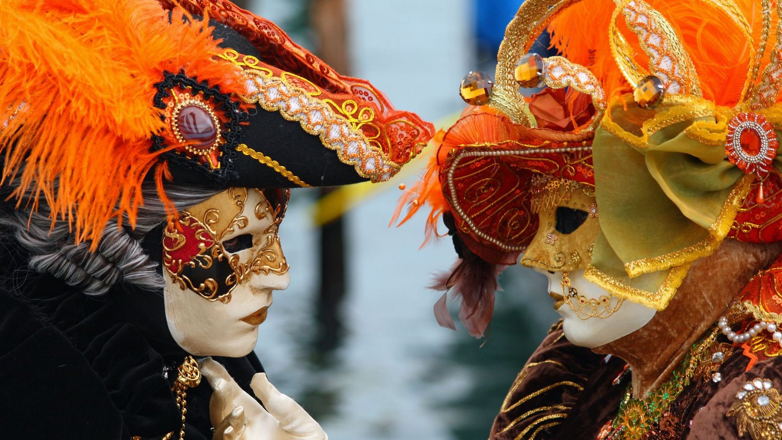 Venedig: Der historische Karneval in Venedig (italienisch Carnevale di Venezia) ist mit seinen Masken, Tierkämpfen und Feuerwerken der bekannteste neben denen von Florenz und Rom. Ausgehend von den italienischen Fürstenhöfen entwickelten sich seit dem Spätmittelalter immer prunkvollere Festivitäten, die von Epiphania (6. Januar) bis zum Beginn der Fastenzeit am Aschermittwoch dauern.Foto: Wikipedia commons/Frank Kovalchek/CC BY 2.0 Venedig: Der historische Karneval in Venedig (italienisch Carnevale di Venezia) ist mit seinen Masken, Tierkämpfen und Feuerwerken der bekannteste neben denen von Florenz und Rom. Ausgehend von den italienischen Fürstenhöfen entwickelten sich seit dem Spätmittelalter immer prunkvollere Festivitäten, die von Epiphania (6. Januar) bis zum Beginn der Fastenzeit am Aschermittwoch dauern.Foto: Wikipedia commons/Frank Kovalchek/CC BY 2.0