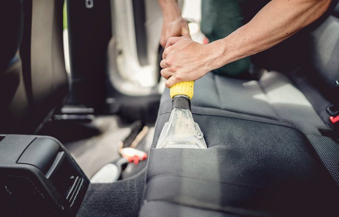 Mit einem Waschsauger werden die Sitze besonders sauber.<span class='image-autor'>Foto: bogubogu / shutterstock.com</span>