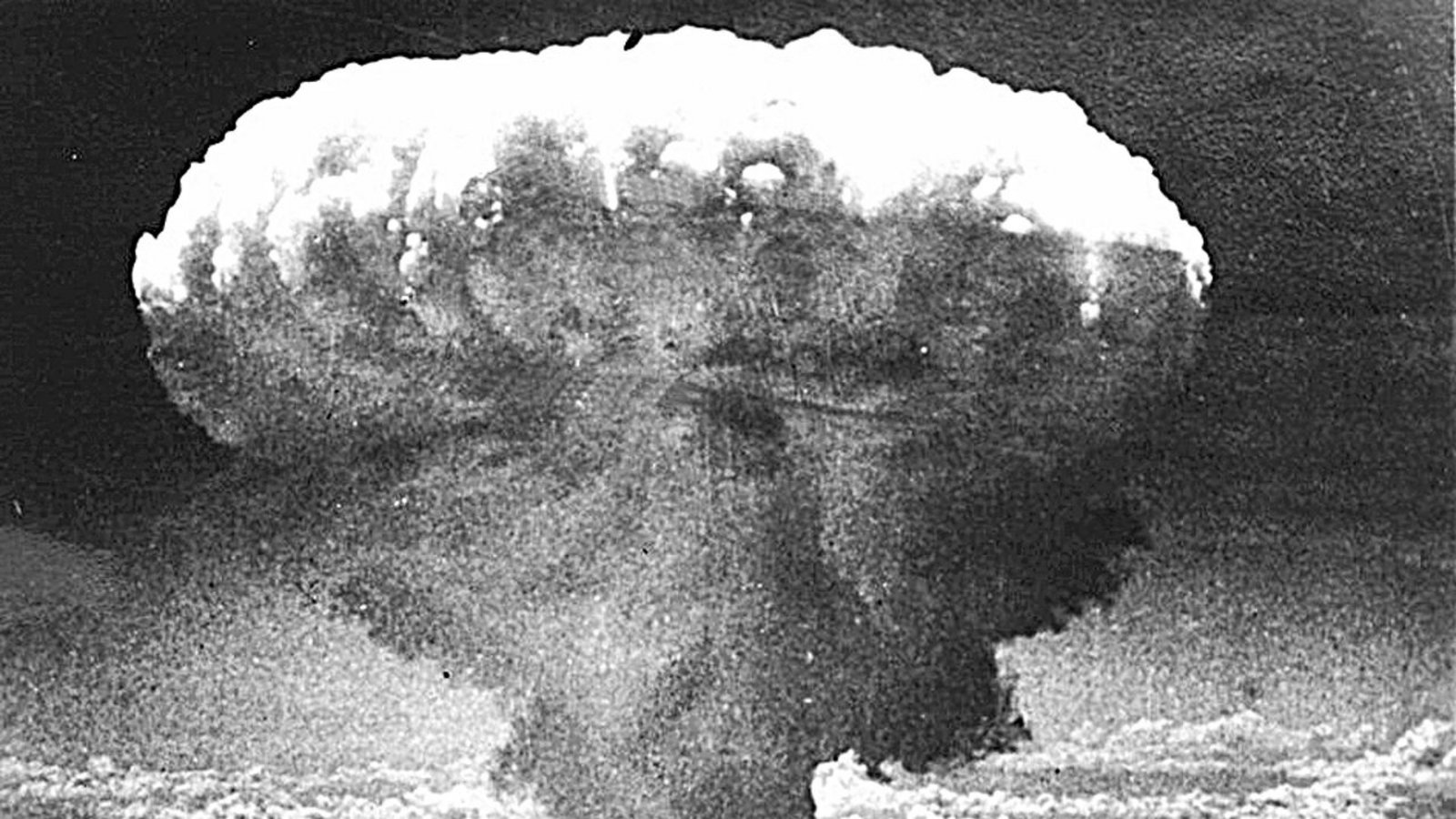 Fanal der Vernichtung: Die Atombombe fällt auf Hiroshima.
Foto: dpa/DanaFoto: Fanal der Vernichtung: Die Atombombe fällt auf Hiroshima.
Foto: dpa/DanaFoto: 