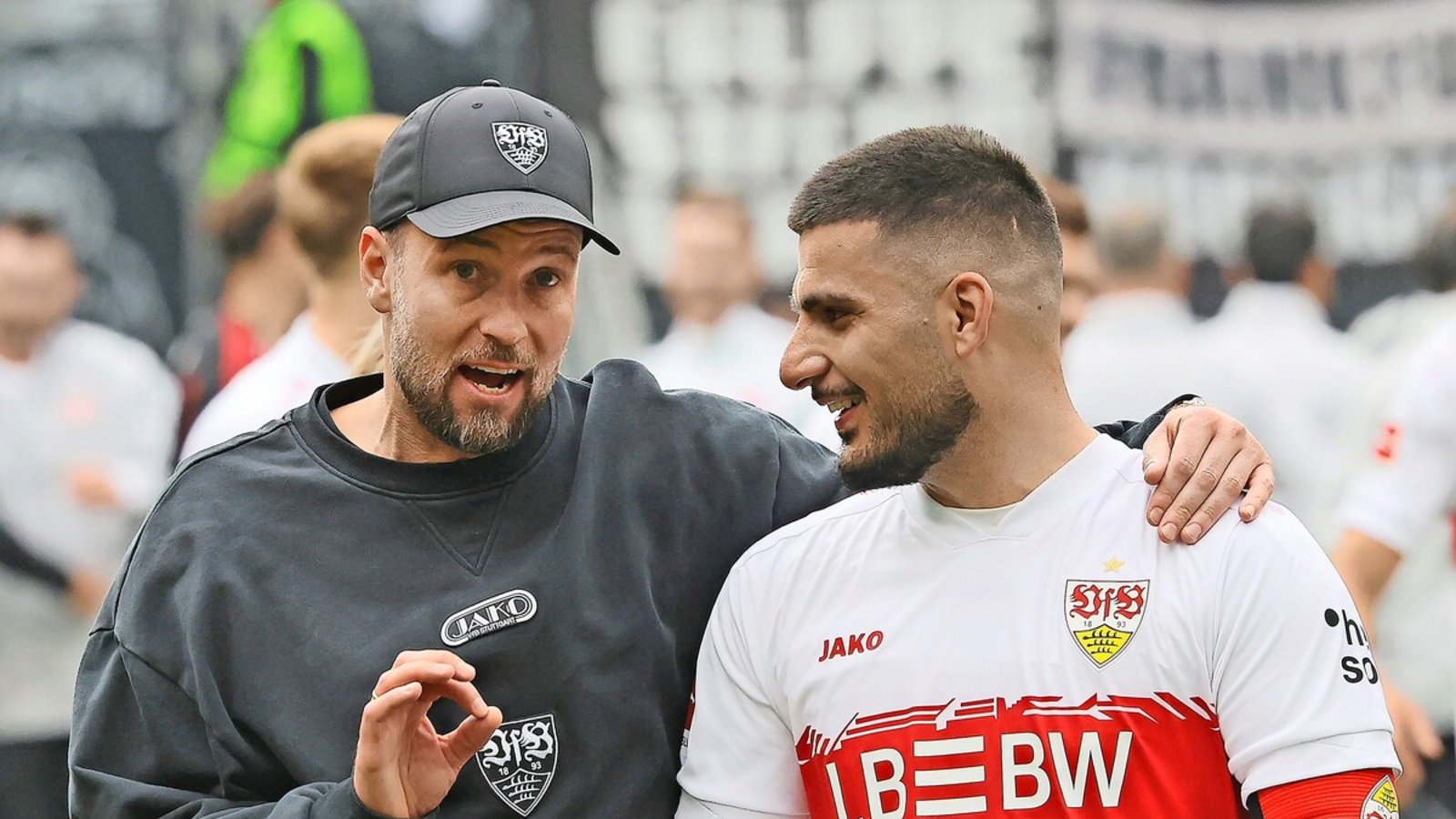 Der Weg geht weiter: VfB-Coach Sebastian Hoeneß (li.) und Deniz UndavFoto: Baumann