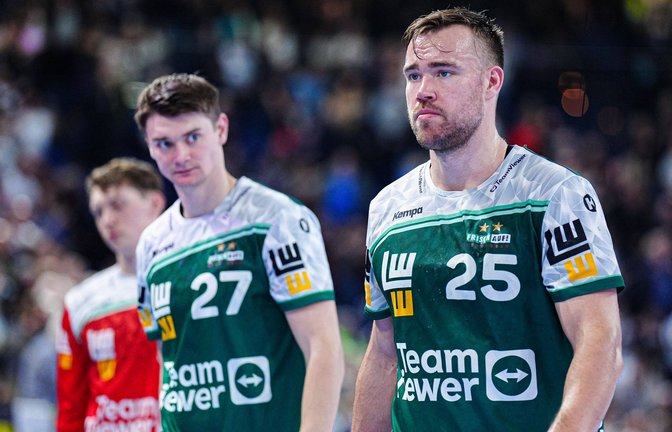 Enttäuschtes Schweden-Duo im Frisch-Auf-Dress nach der Niederlage in Kiel: Oskar Sunnefeldt, Ludvig Jurmala (re.).<span class='image-autor'>Foto: IMAGO/Eibner</span>