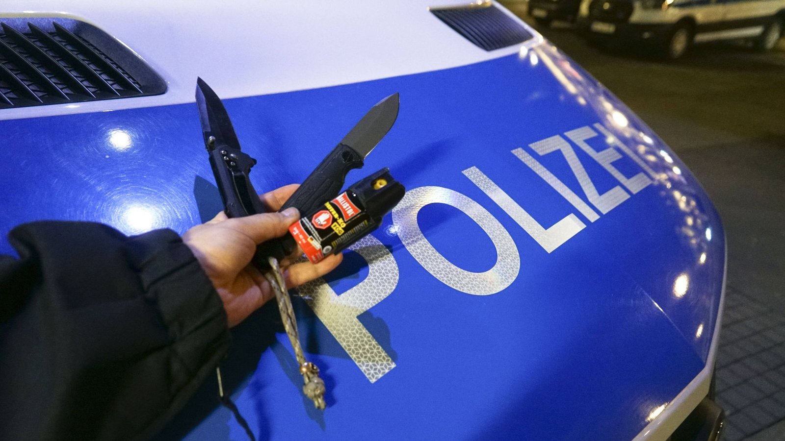 Von der Bundespolizei sichergestellte Messer am Hamburger Hauptbahnhof.Foto: Imago/Breuel-Bild