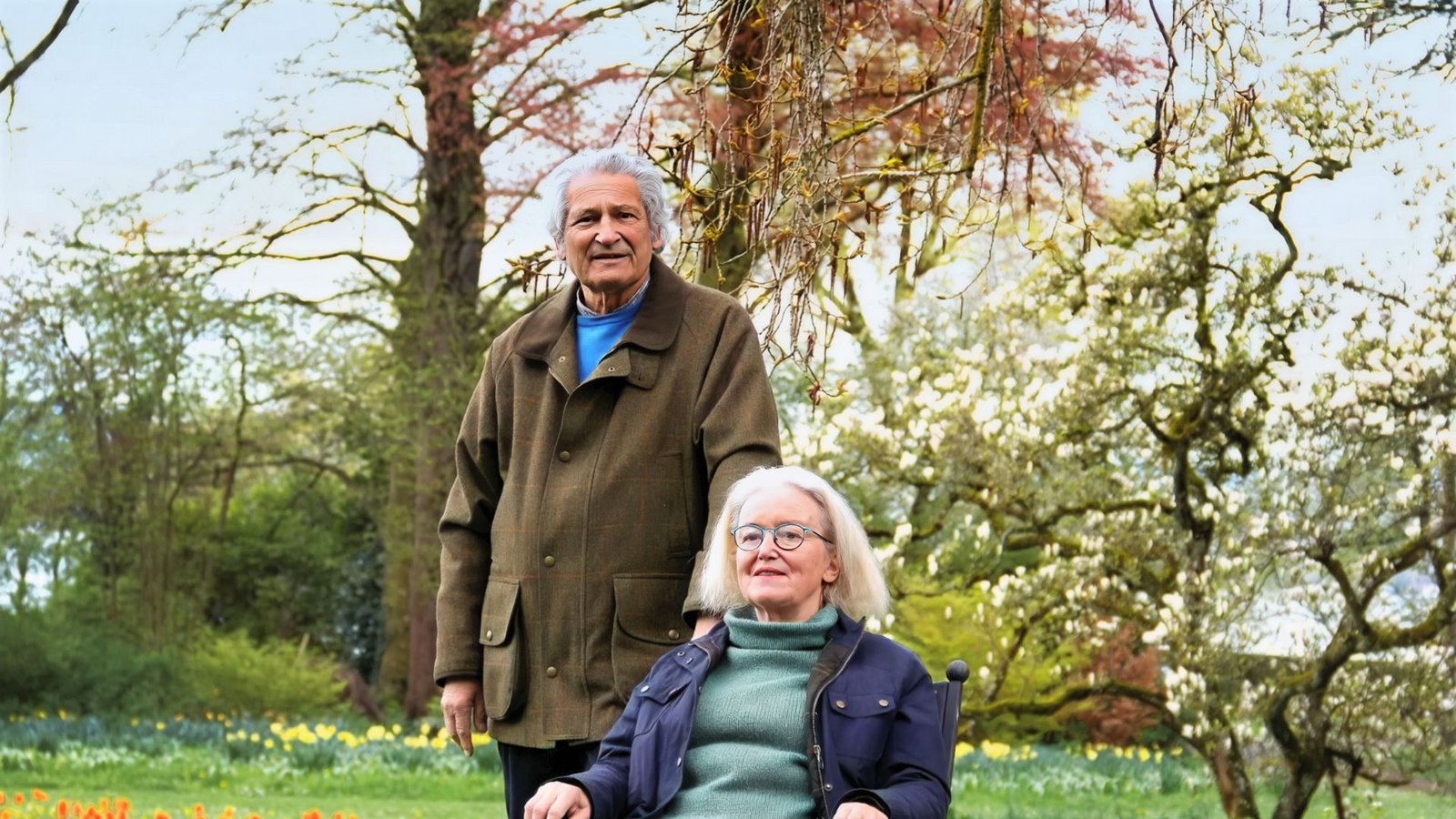 Alexander und Elisabeth Stiegeler Wer in einer der vielen Ecken des Gartens sitzt, hört den See plätschern oder Wellen anschlagen.Foto: Uli Fricker Alexander und Elisabeth Stiegeler Wer in einer der vielen Ecken des Gartens sitzt, hört den See plätschern oder Wellen anschlagen.Foto: Uli Fricker