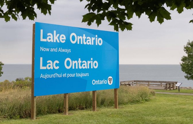 Namensschild am Lake Ontario: Beim Kartendienst Google Maps heißt der See nun auch Lake America - so wie es Donald Trump verfügt hat.<span class='image-autor'>IMAGO/Zou Zheng</span>