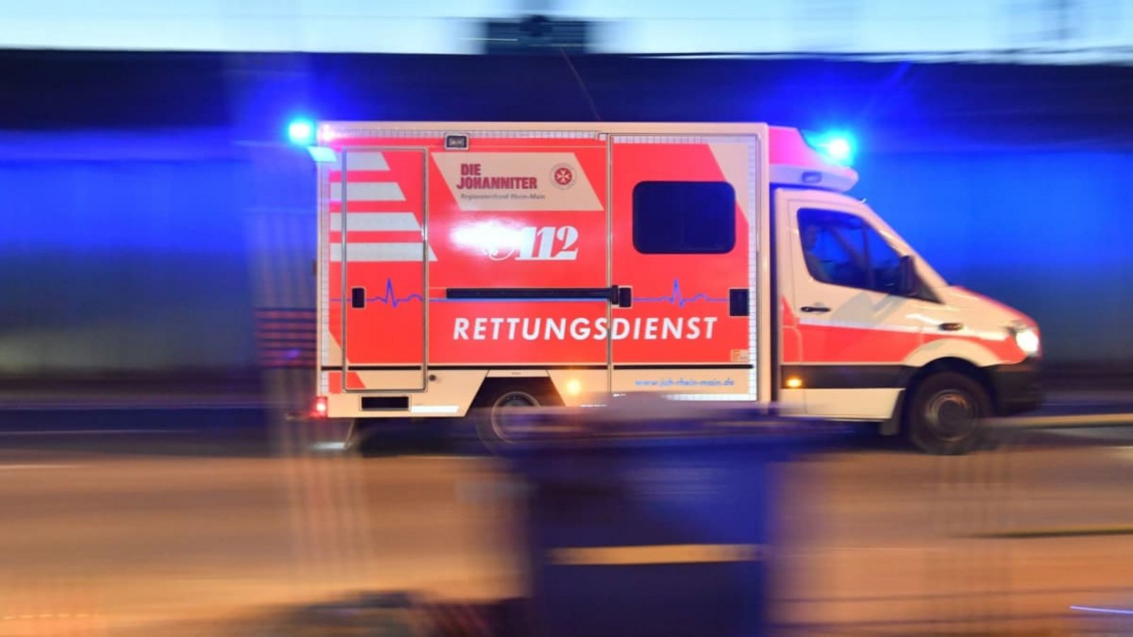 Bei einem Unfall mit einem Roller kam eine 50-Jährige ums Leben.Boris Roessler/dpa