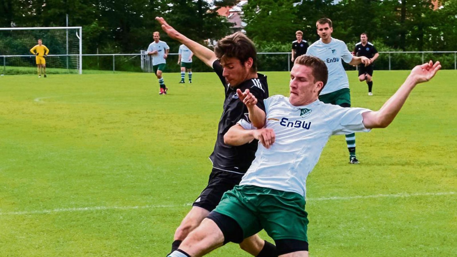 Tim Scheuermann (links) hat sich trotz seines jungen Alters bereits als Stammspieler beim SV Illingen etabliert. Foto: Simecek Tim Scheuermann (links) hat sich trotz seines jungen Alters bereits als Stammspieler beim SV Illingen etabliert. Foto: Simecek