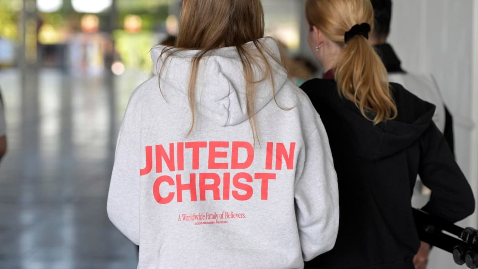 Im Gospel Forum Stuttgart kommen von Mittwoch an wahrscheinlich wieder mehrere Tausend junge Gläubige zusammen. Die Veranstalter des Holy Spirit Night hatten zunächst zwei australische Prediger eingeladen, die für ihre Haltung hochumstritten sind.Clemens Niehaus/Future Image/actionpress Im Gospel Forum Stuttgart kommen von Mittwoch an wahrscheinlich wieder mehrere Tausend junge Gläubige zusammen. Die Veranstalter des Holy Spirit Night hatten zunächst zwei australische Prediger eingeladen, die für ihre Haltung hochumstritten sind.Clemens Niehaus/Future Image/actionpress