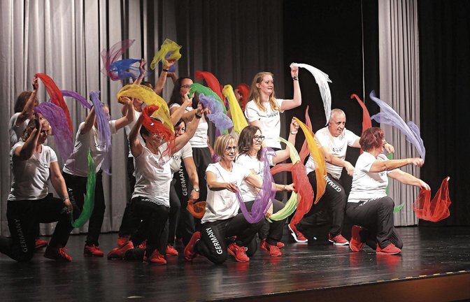 Zum Showprogramm der Turngau-Gala in Löchgau gehört die Gruppe, die den Turngau Neckar-Enz auch schon international bei der Weltgymnaestrada in Dornbirn vertreten hat. Foto: Küppers