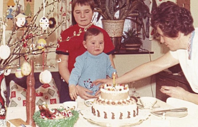 1969: Von Mama gab’s die erste Geburtstagstorte mit Schokohäschen. Fotos: p