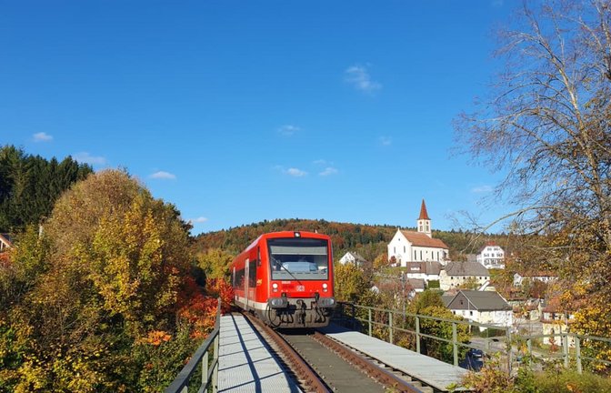 Die Ablachtalbahn in der Idylle von Hoppetenzell bei Stockach.<span class='image-autor'>Frank von Meißner</span>
