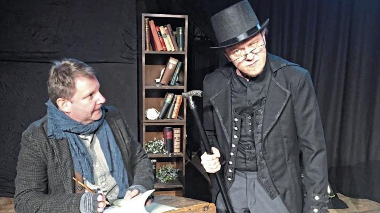 Die Geschichte von Mr. Scrooge gibt es im Theater in der Nussschale. Foto: p