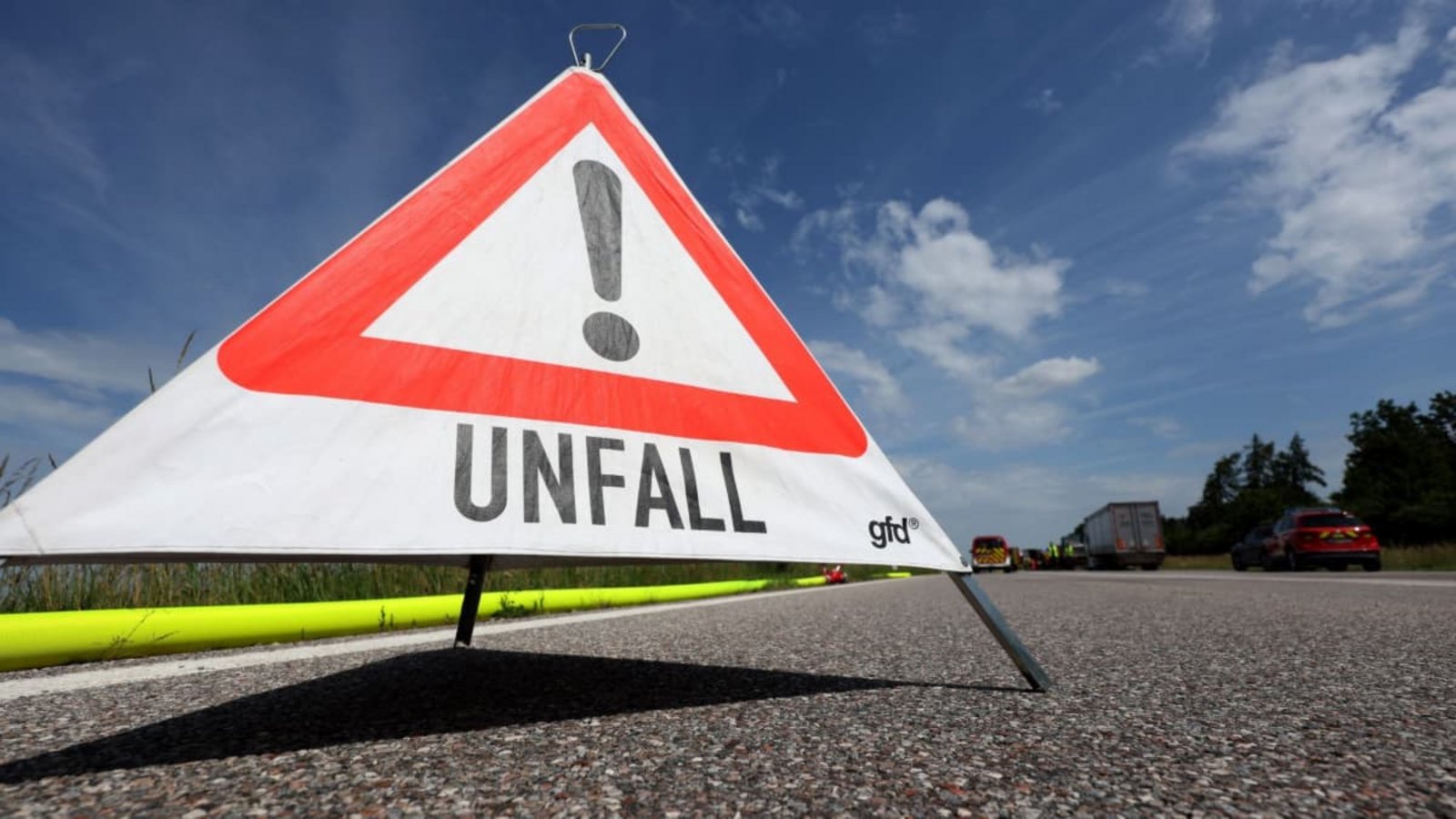 Wegen eines Unfalls wurde die A7 in Fahrtrichtung Ulm voll gesperrt. (Symbolbild)Karl-Josef Hildenbrand/dpa Wegen eines Unfalls wurde die A7 in Fahrtrichtung Ulm voll gesperrt. (Symbolbild)Karl-Josef Hildenbrand/dpa