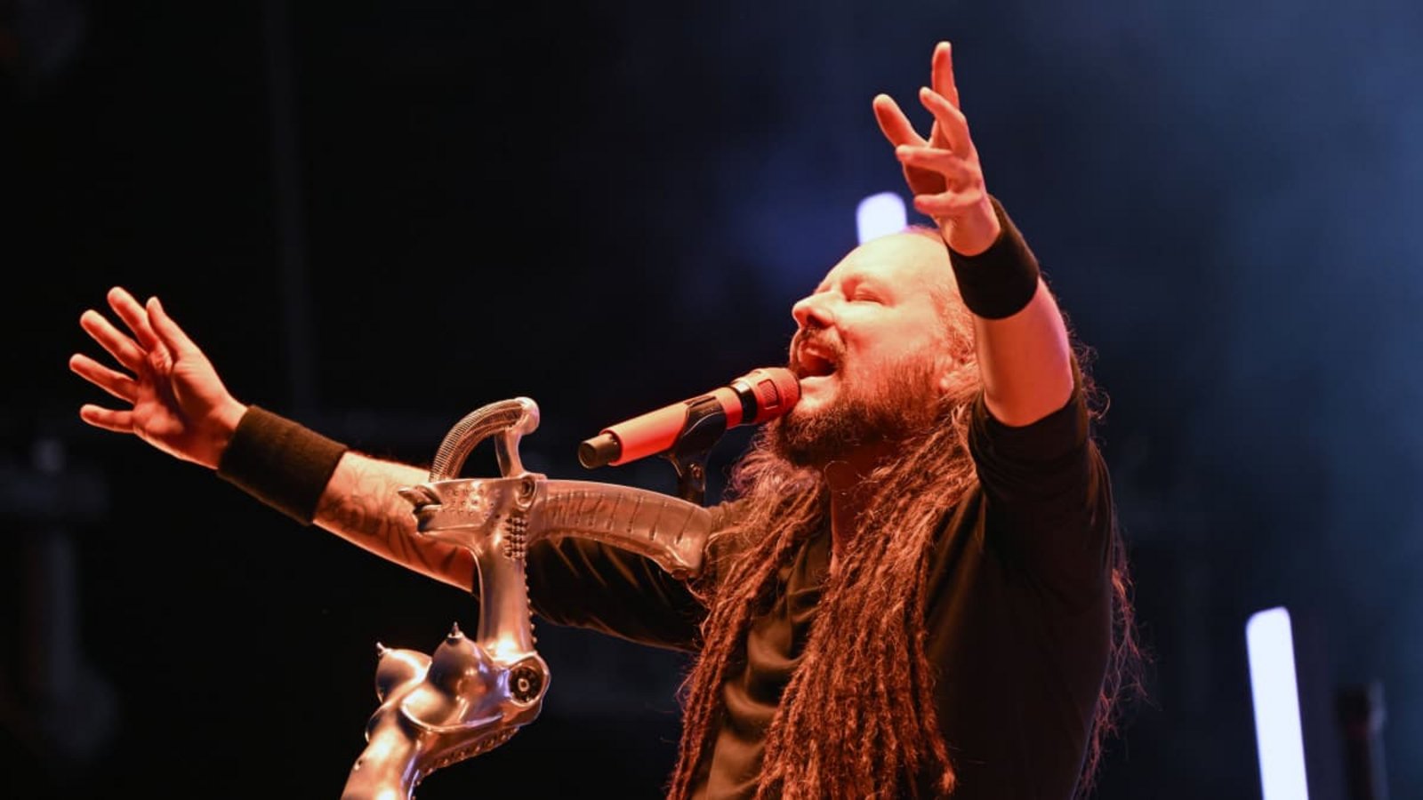 Jonathan Davis (hier bei einem Auftritt in Schweden) ist am Sonntagabend mit Korn in der Stuttgarter Schleyerhalle aufgetreten. Es war der Auftakt der Deutschlandtour der US-Band.IMAGO/TT