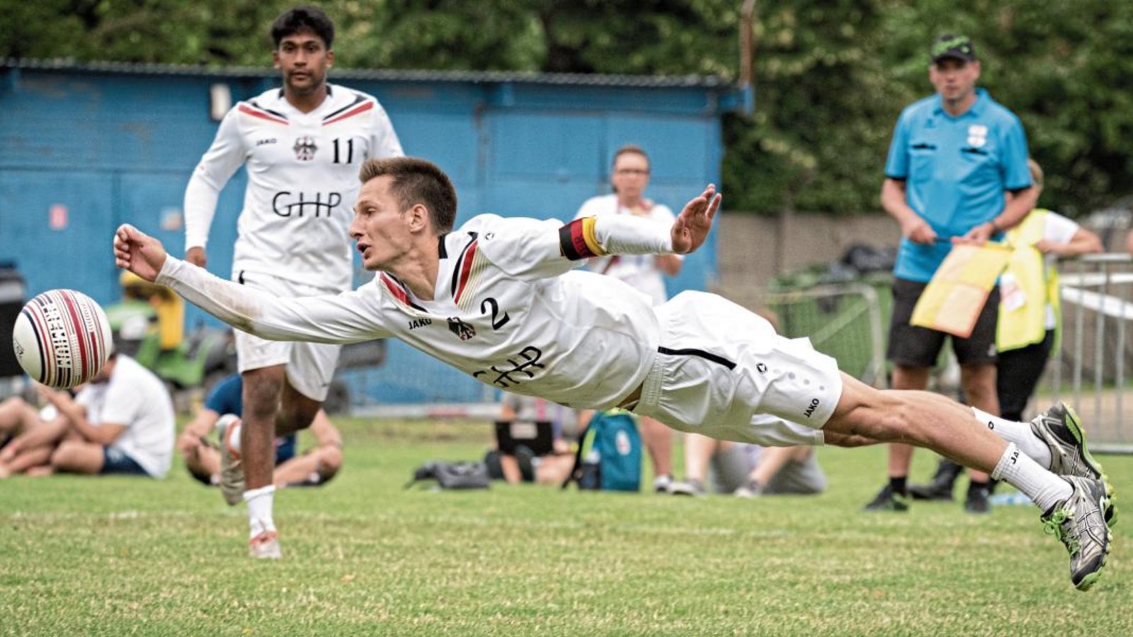 Fabian Sagstetter führt die deutsche Nationalmannschaft als Kapitän an. Foto: DFBL/Schönwandt Fabian Sagstetter führt die deutsche Nationalmannschaft als Kapitän an. Foto: DFBL/Schönwandt