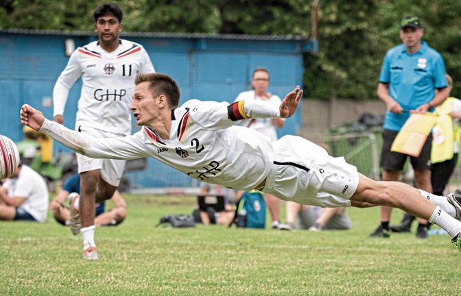 Fabian Sagstetter führt die deutsche Nationalmannschaft als Kapitän an. Foto: DFBL/Schönwandt