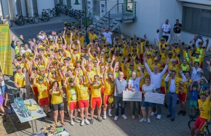 Die Teilnehmerinnen und Teilnehmer der Tour Ginkgo beim Abschluss im Ludwigsburger Residenzschloss. Foto: p