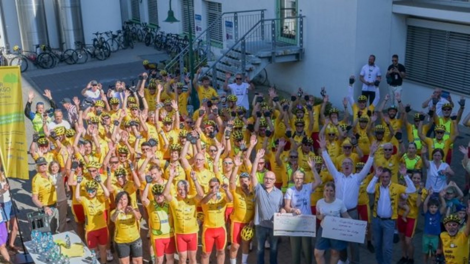 Die Teilnehmerinnen und Teilnehmer der Tour Ginkgo beim Abschluss im Ludwigsburger Residenzschloss. Foto: p Die Teilnehmerinnen und Teilnehmer der Tour Ginkgo beim Abschluss im Ludwigsburger Residenzschloss. Foto: p